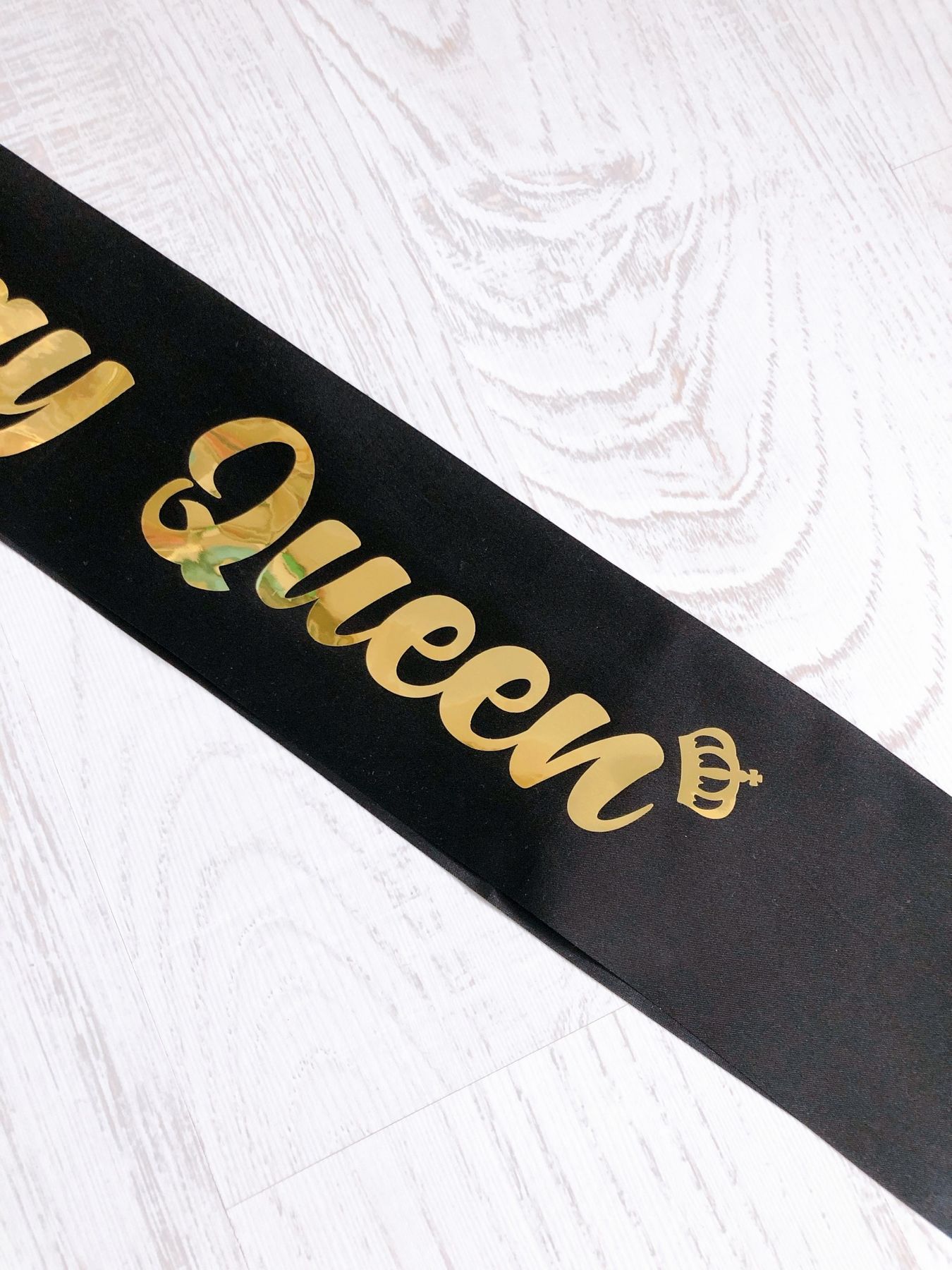 Атласна стрічка через плече на день народження "Birthday Queen" black & gold (H-502)